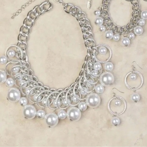 Plunder Jewelry - Plunder Set/Silver Necklace, Bracelet, Earrings with Pearl Accents